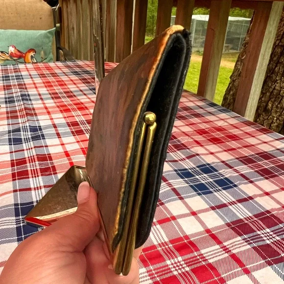 Vintage 1970's Satin Clutch with Rococo Painting - Made in Italy 🇮🇹 - Picture 5 of 11